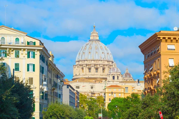 Улица Риме Видом Базилику Святого Петра Ватикане — стоковое фото