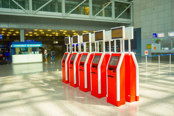 Frankfurt Main Deutschland August 2018 Rote Selbstbedienungsautomaten Checkpoint Der Halle — Stockfoto