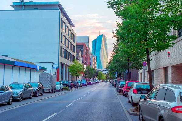 Céntrico Paisaje Urbano Con Aparcamiento Para Coches Edificio Moderno Del — Foto de Stock