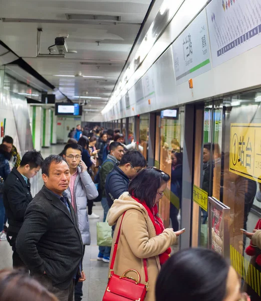 Singapore Feb 2017 Passengers Singapore Mass Rapid Transit Mrt Train — Stock Photo, Image