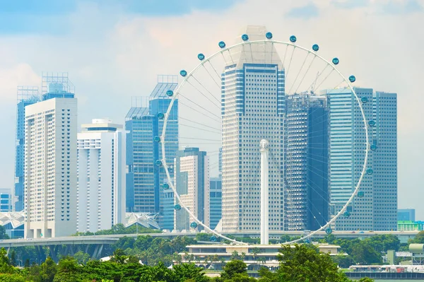 Singapur Nowoczesny Krajobraz Miejski Drapaczami Chmur Centrum Miasta Diabelskim Młynem — Zdjęcie stockowe