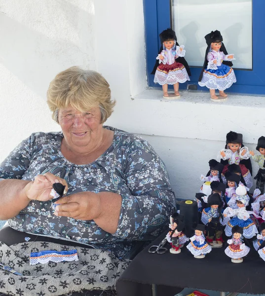 Nazare Portugal Ctober 2018 Mujer Mayor Calle Nazare Haciendo Vendiendo — Foto de Stock