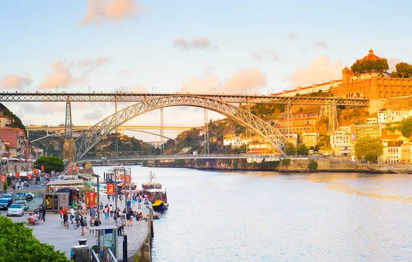 Порту Португалія Липня 2017 Людей Йдуть Porto Набережної Заході Сонця — стокове фото
