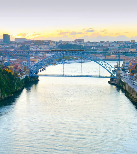 Река Дору Мост Дома Луиса Трамвай Мосту Закате Порту Португалия — стоковое фото