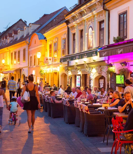 Zagreb Kroatië Augustus 2017 Locals Toeristen Met Een Diner Restaurants — Stockfoto