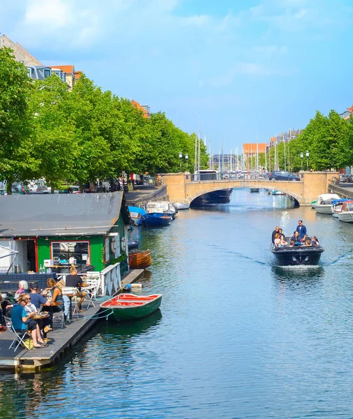 Copenhagen Denmark June 2018 People Riding Boat Eating Waterfront Restaurant — Stock Photo, Image