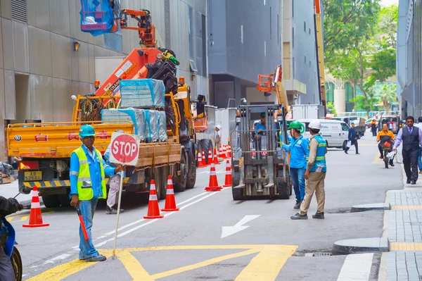 Сингапур Января 2017 Года Рабочие Ремонтных Работах Уличной Дороге Центра — стоковое фото