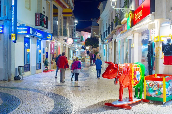 Lagos Portugal Outubro 2018 Pessoas Andando Pela Rua Cidade Velha — Fotografia de Stock