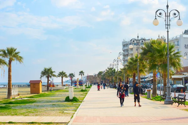 Larnaca Cyprus Februari 2019 Mensen Wandelen Door Larnaca Embankment Larnaca — Stockfoto