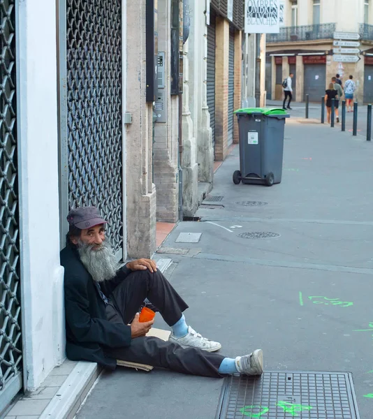 Toulouse Frankrijk Augustus 2017 Dakloze Man Bedelen Straat Van Toulouse — Stockfoto