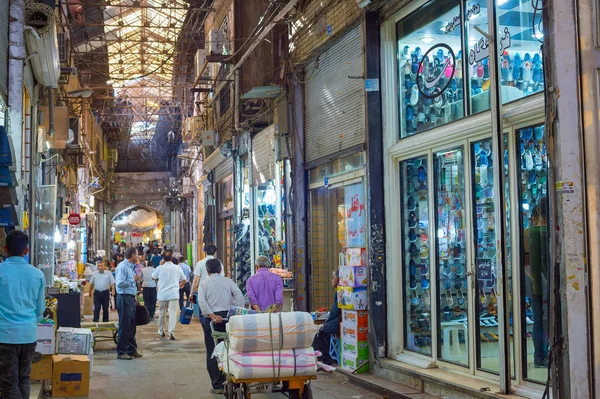 Tehran Irão Maio 2017 Busy Grand Bazaar Rua Com Fileiras — Fotografia de Stock