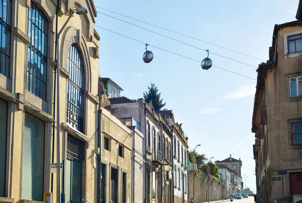 Teleférico sobre Porto oldtown — Foto de Stock