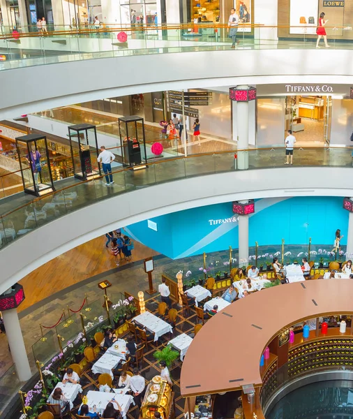 Interiören i Singapore köpcentrum — Stockfoto