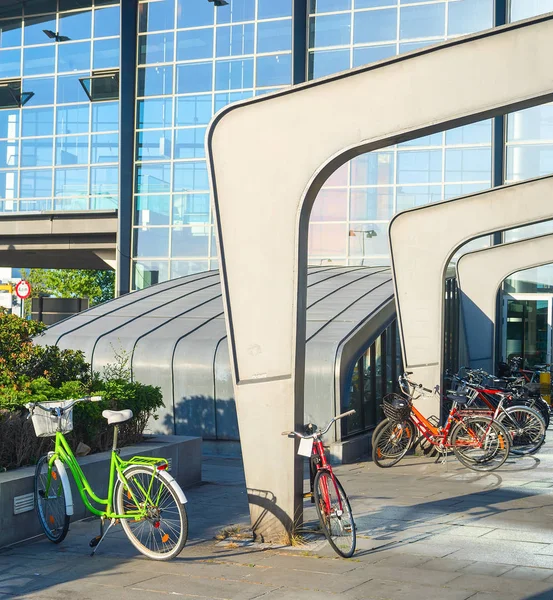 在哥本哈根机场停放自行车 — 图库照片