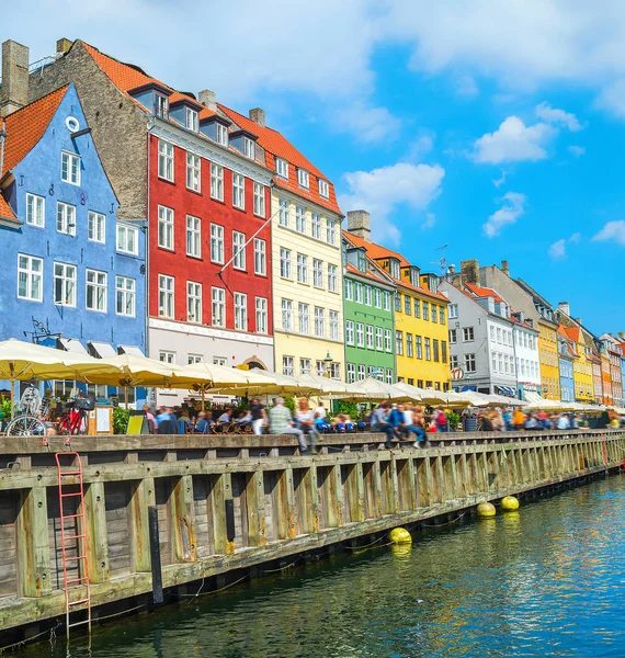 Nabrzeże Nyhavn w promieniach słońca, Copenhagen — Zdjęcie stockowe