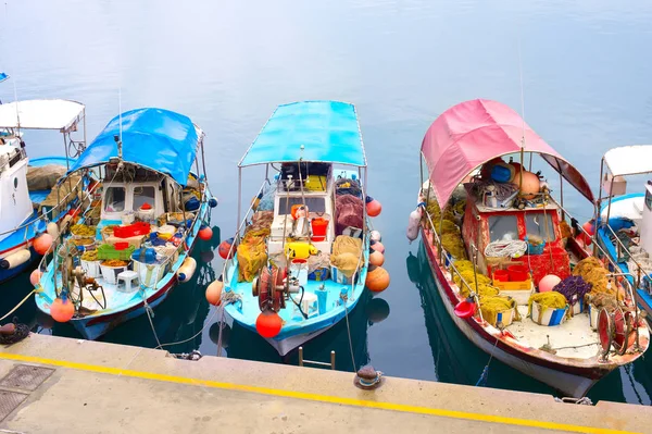 Cypern fiskebåtar docka harbor — Stockfoto