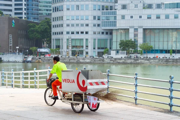 Garbage worker bicicletta carrello, Singapore — Foto Stock
