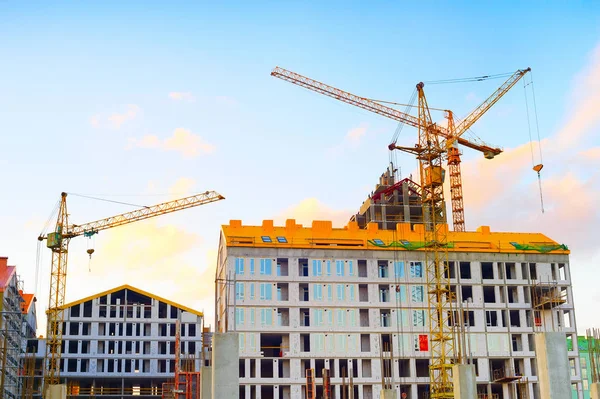 Cranes, construction site, apartments, architecture — Stock Photo, Image