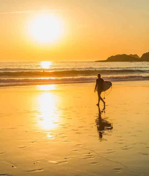 Surf al tramonto, Algarve, Portogallo — Foto Stock