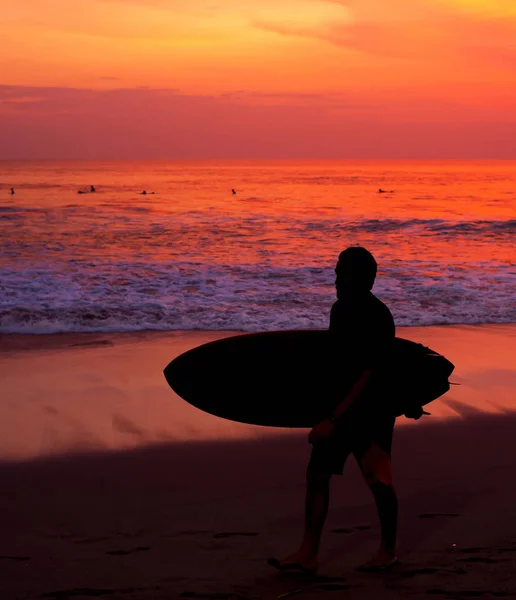 Surfer Surfen Meer Silhouette Strand — Stockfoto