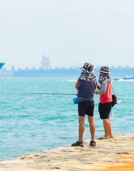 Fishermen fishing harbor tanker Singapore — Stock Photo, Image