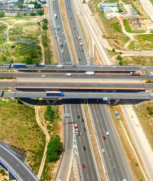 Verkehr auf Autobahn-Anschlussstellen — Stockfoto