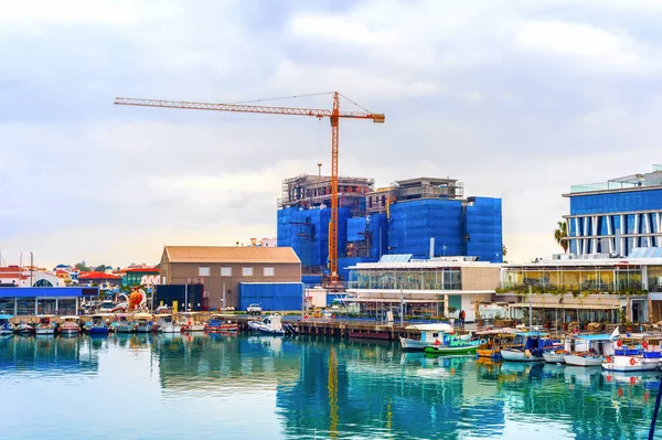 Sitio de construcción, barcos, paseo marítimo, Chipre — Foto de Stock