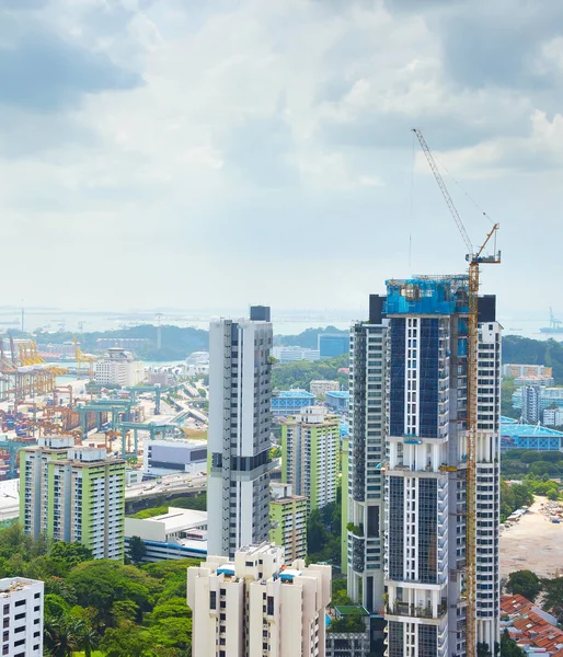 Construcción rascacielos grúa Singapur — Foto de Stock