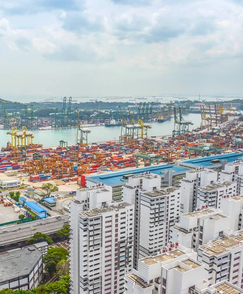 Porto de Singapura, guindastes e contentores — Fotografia de Stock