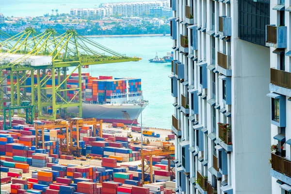 Edificio Apartamentos Puerto Comercial Internacional Singapur Barcos Contenedores Carga Colores — Foto de Stock