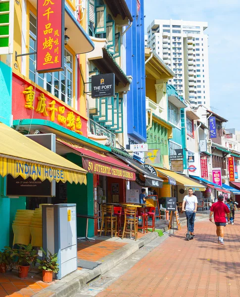 싱가포르 2017 유명한 레스토랑 싱가포르에서 있습니다 거리에 스쿠터 — 스톡 사진
