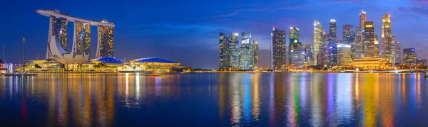 Güzel Alacakaranlıkta Singapur Marina Körfezi Nin Panoramik Manzarası — Stok fotoğraf