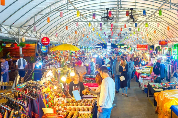 Tourists Thailand asian night market — Stock Photo, Image