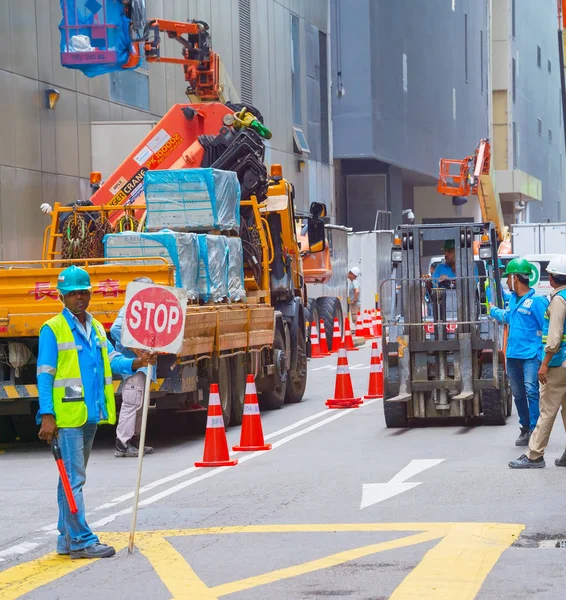 Arbetstagare vid renoveringsarbeten, Singapore — Stockfoto