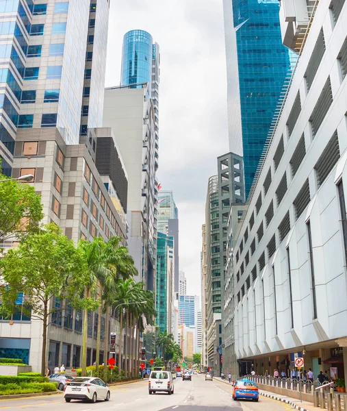 Tráfico en Singapore Downtown street — Foto de Stock