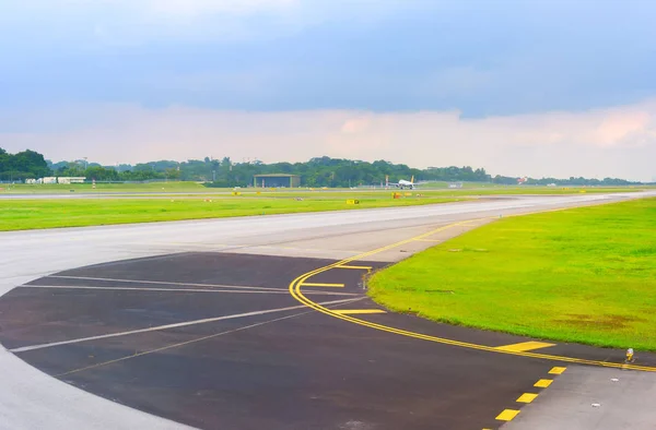 Runway empty free Changi Singapore — Stock Photo, Image