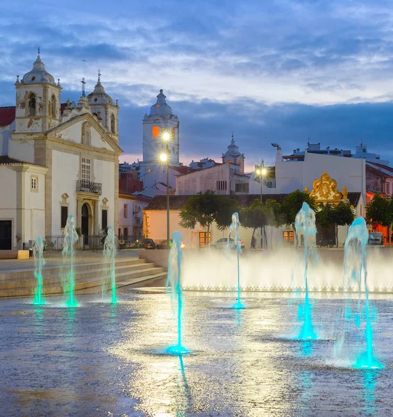 Illuminated Lagos cityscape  fountain Portugal — Stock Photo, Image