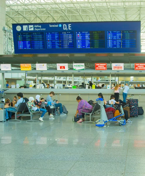 Frankfurt international airport terminal, Niemcy — Zdjęcie stockowe