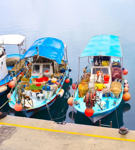 Chipre barcos de pesca doca porto — Fotografia de Stock