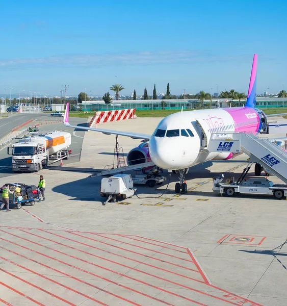 Avião Larnaka Aeroporto Internacional de Chipre — Fotografia de Stock