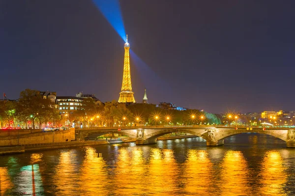 Wieża Eiffla siene Paryż noc — Zdjęcie stockowe