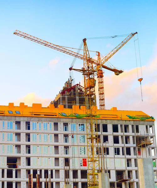 Cranes, construction site, apartments, architecture — Stock Photo, Image