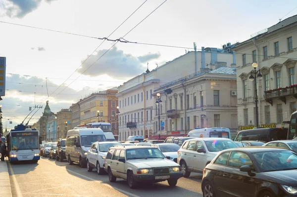 Traffic jam Nevskiy, Saint Petersburg — Stock Photo, Image