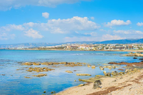 Skyline Paphos leeg strand Cyprus — Stockfoto