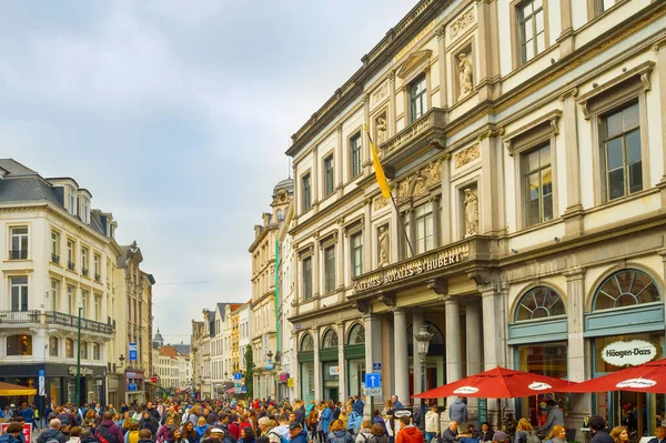 Brussel België Oktober 2019 Een Menigte Mensen Oude Stadsstraat Voor — Stockfoto