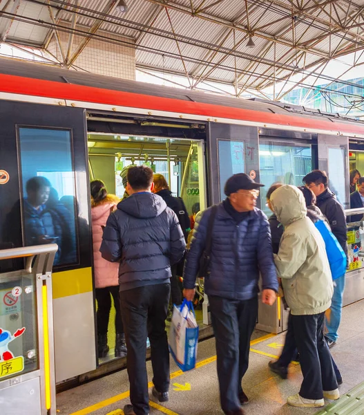 Shanghai China Dec 2016 Поїзд Людей Станції Шанхайського Метрополітену Шанхайський — стокове фото