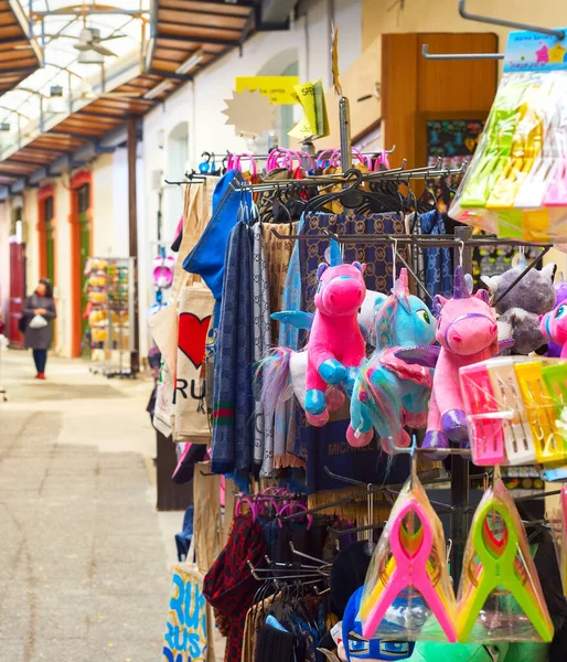 Larnaca Cyprus 2019年2月16日 位于拉纳卡市中心纪念品市场的彩色礼物木偶 厨房毛巾 — 图库照片
