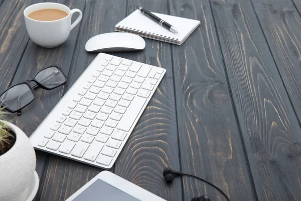 Lavoro Affari Con Computer Portatile Sfondo Legno — Foto Stock