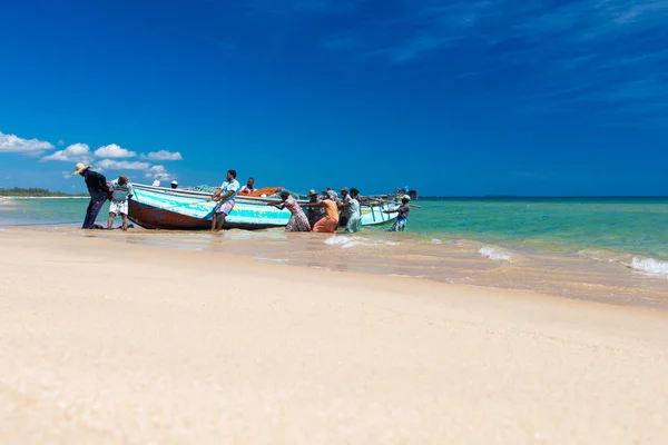 Sri Lanka Mach Helyi Halászok Húzza Egy Halászháló Indiai Óceán — Stock Fotó