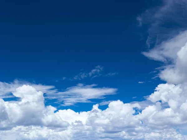 Cielo Blu Con Nuvole Primo Piano — Foto Stock